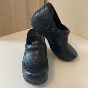 Dansko XP 2.0 Floral Tooled Leather Clogs